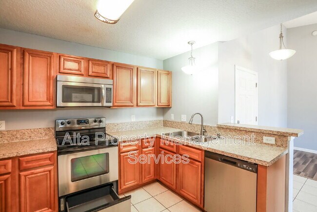 Building Photo - 6860 Skaff Ave