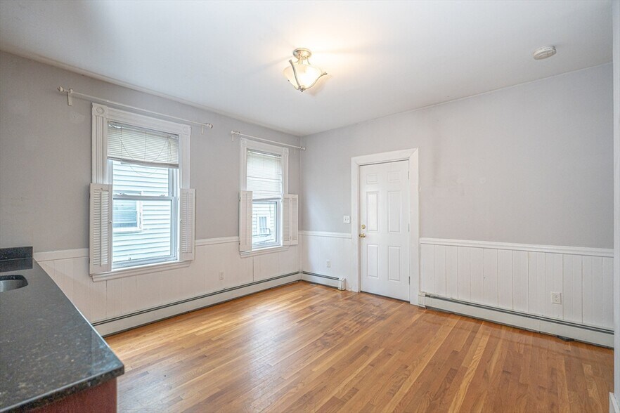 Building Photo - 63 Mozart St