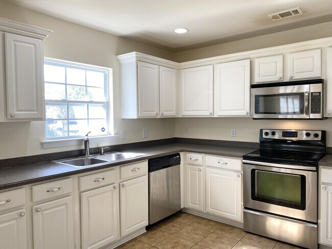 Building Photo - 19 Saluda Way