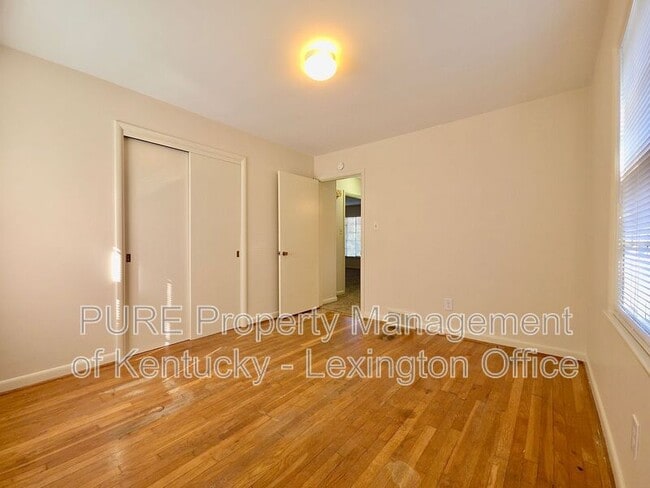 Building Photo - 114 Greenbrier Road