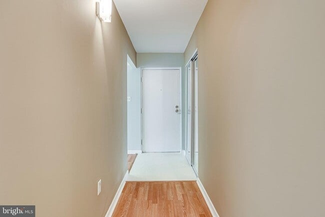 Building Photo - 2210 Springwood Dr