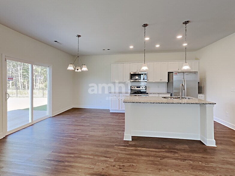 Building Photo - 701 Drema Ct