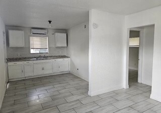 Building Photo - 3829 Mt Pleasant St