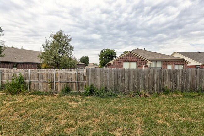 Building Photo - 2028 Old Central Dr