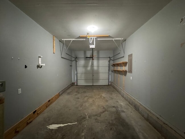 Building Photo - Beautiful Single Family Home