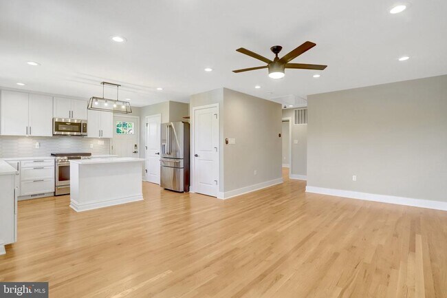 Building Photo - 4519 Holmes Run Pkwy