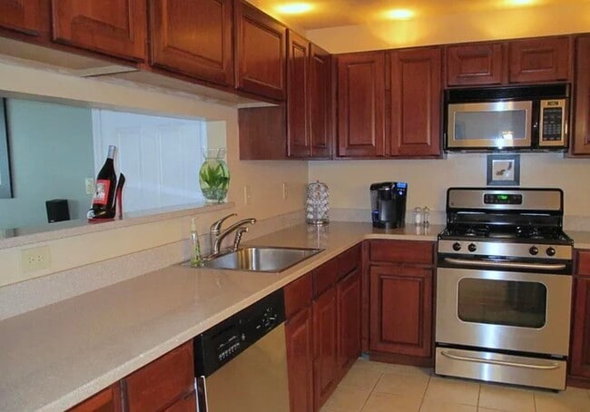 Building Photo - 29 Walnut St