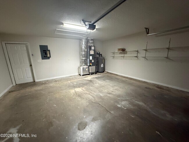 Building Photo - 5550 Oak Crossing Dr