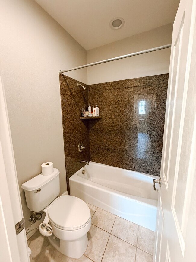 Building Photo - 6238 Murdock Way