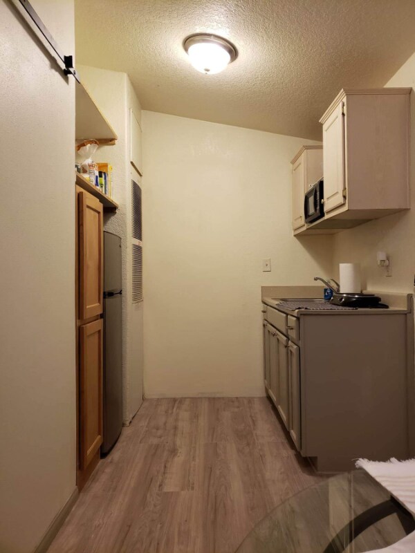 Building Photo - 10 S Fall Ave