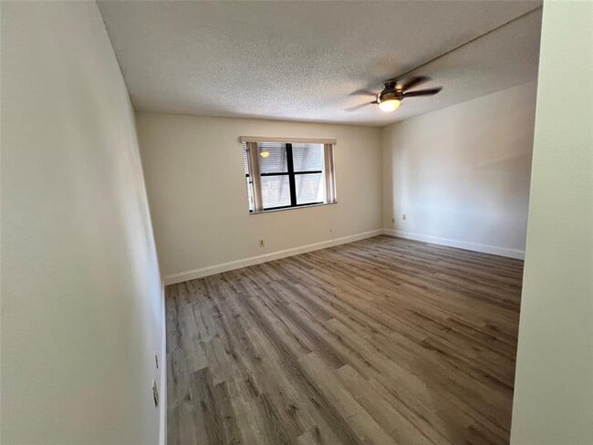 Building Photo - 12304 NW 11th Ct