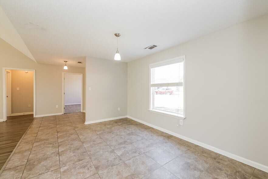 Building Photo - 3910 Pecanville Cove