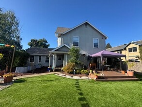Building Photo - Live Oak Beauty