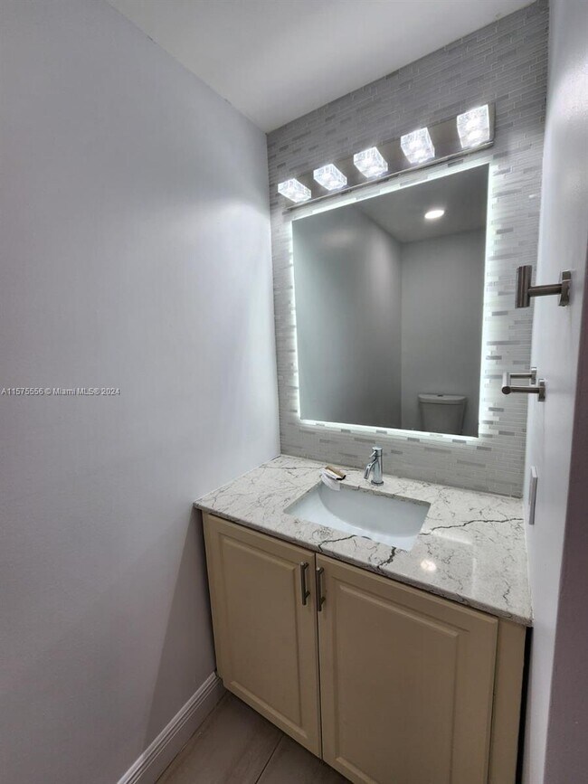 Building Photo - 1701 Bayberry Dr