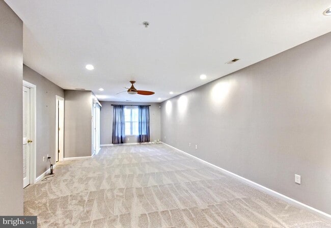 Building Photo - 9902 Woodview Dr