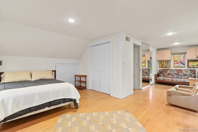 Building Photo - 1 Branch St