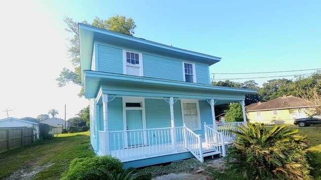 Primary Photo - 2255 Laurel Ave