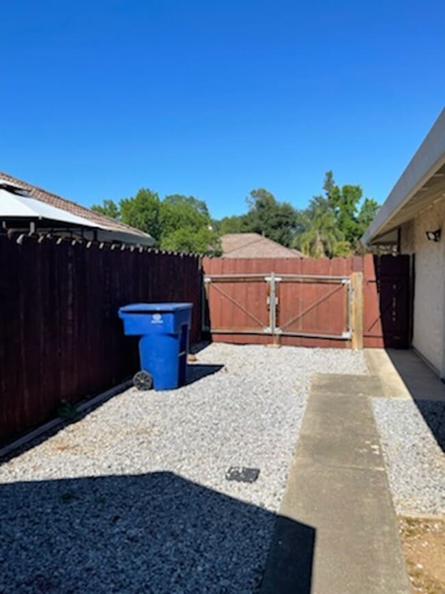 Building Photo - 3668 Cherrywood Dr