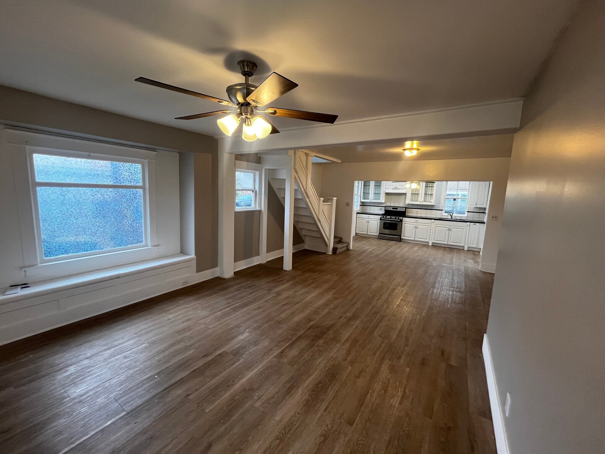 Building Photo - 201 E Eagle St