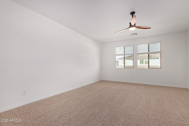 Building Photo - 14038 W Desert Hollow Dr