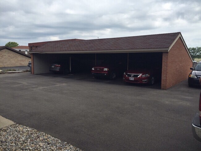 Building Photo - 5552 Cresthaven Ln