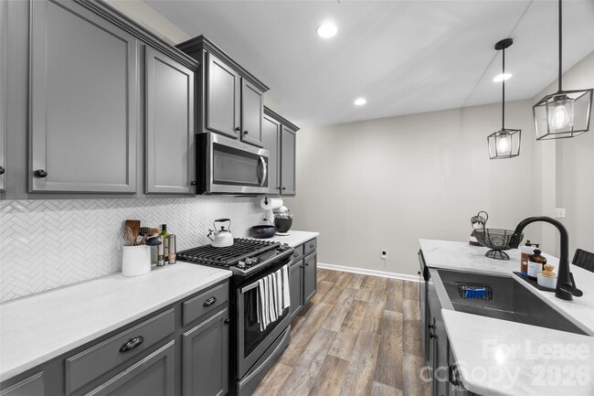 Building Photo - 1140 Streamside Ln