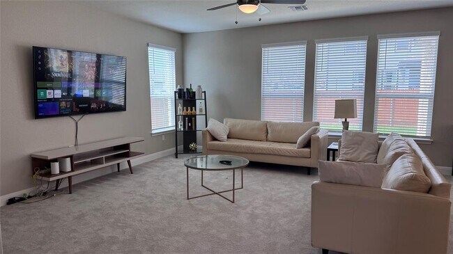 Building Photo - 4600 Colmar Dr