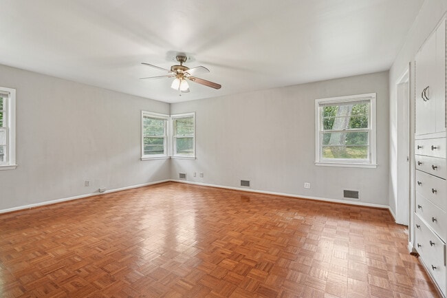 Building Photo - 18 Dorison Dr