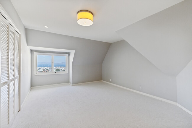 Building Photo - 2470 Broadway