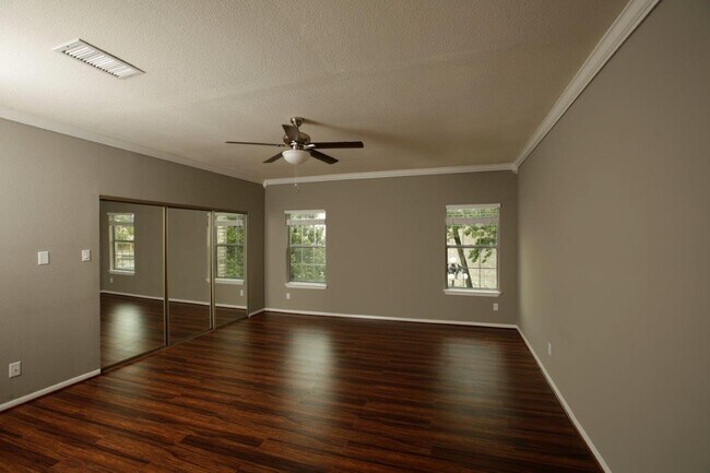 Building Photo - 2824 Holly Hall St