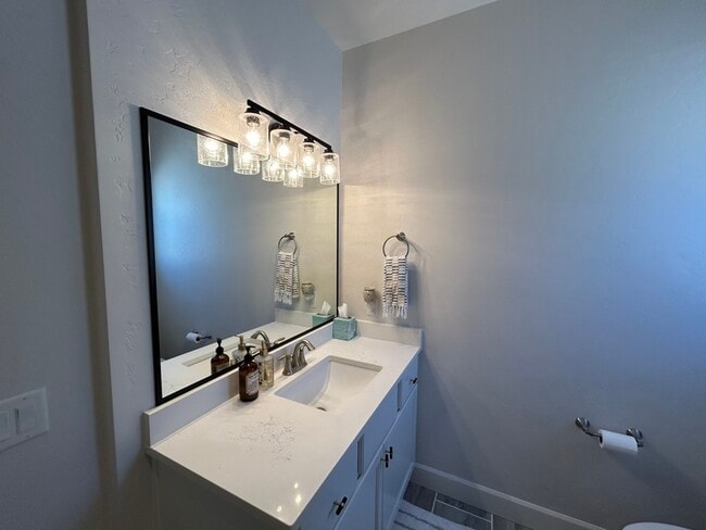 Building Photo - 681 Strathearn Dr