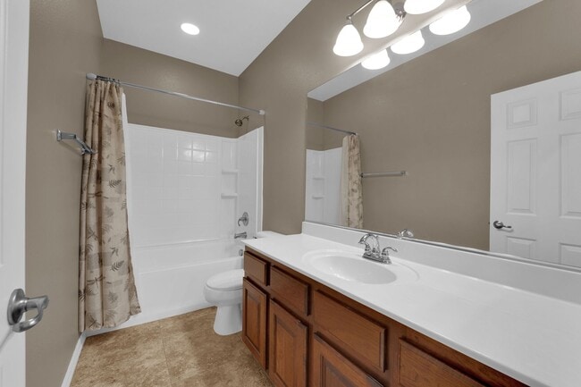 Building Photo - 2 Bed, 2.5 bath Townhome for rent in the h...