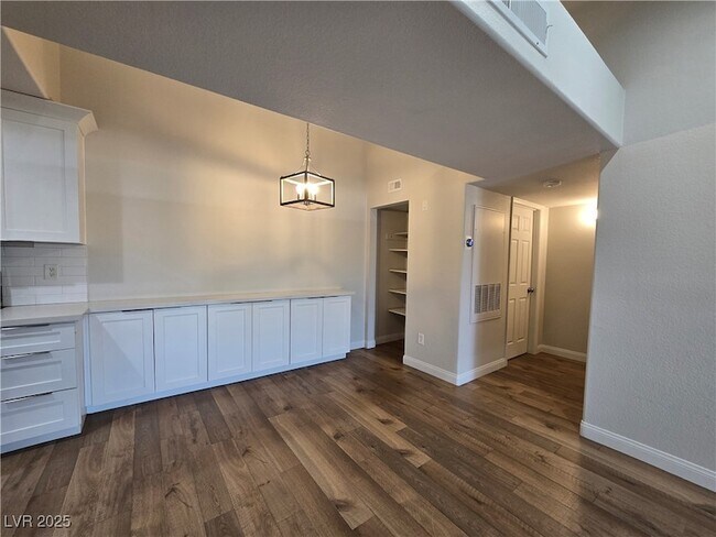 Building Photo - 7885 W Flamingo Rd