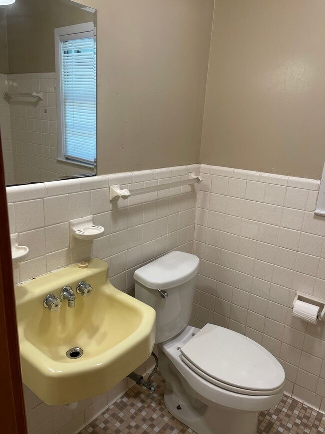 Building Photo - Glenn Ave Home