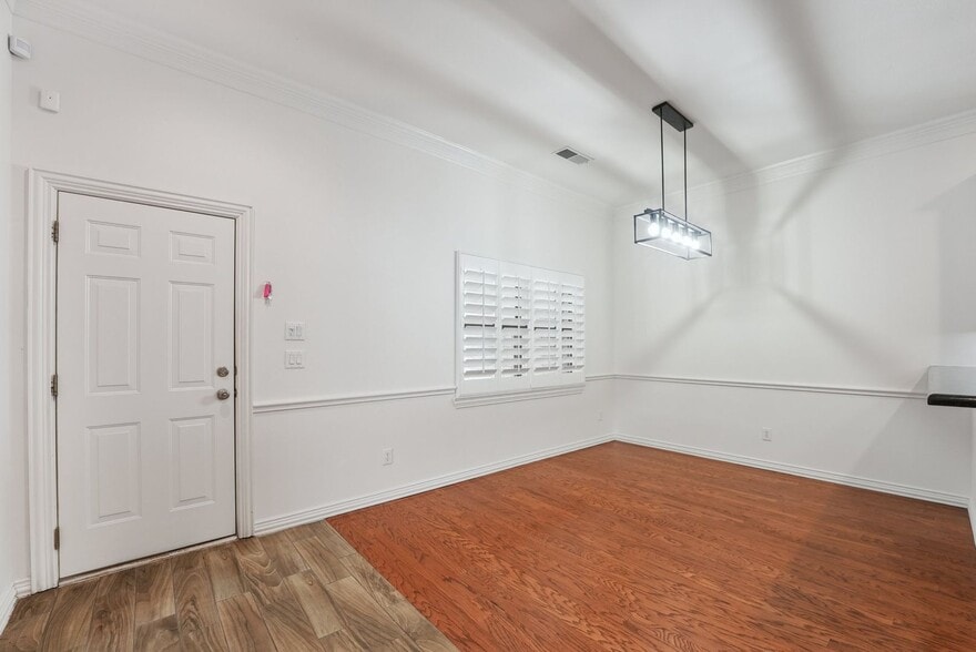 Building Photo - 3014 Stonehenge Ln