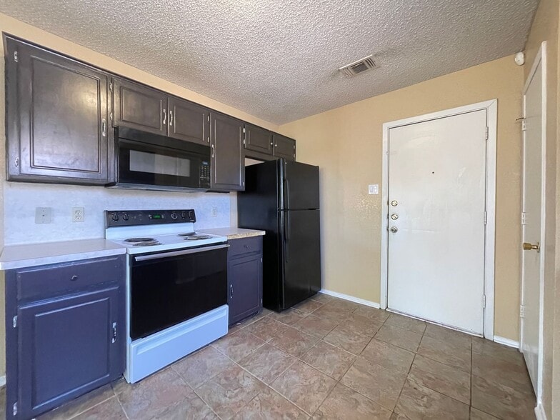 Building Photo - 2806 Derby Dr