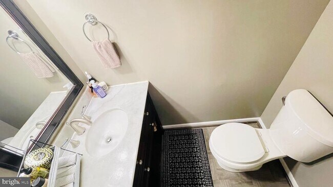 Building Photo - 16 Mateus Way