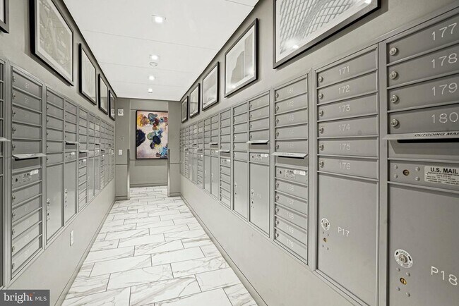 Building Photo - 1211 Van St SE