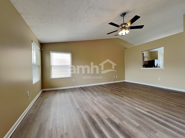 Building Photo - 469 Hennepin Dr
