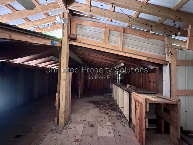 Building Photo - 23 Creekstone Ln