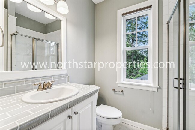 Building Photo - New Exquisitely Designed Dream Home in Lake Oswego.