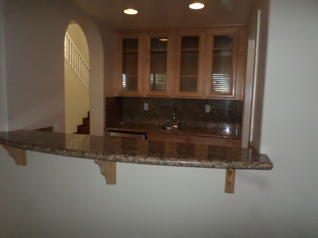 Building Photo - Gorgeous 4 bedroom 2.5 bath Temecula Home ...