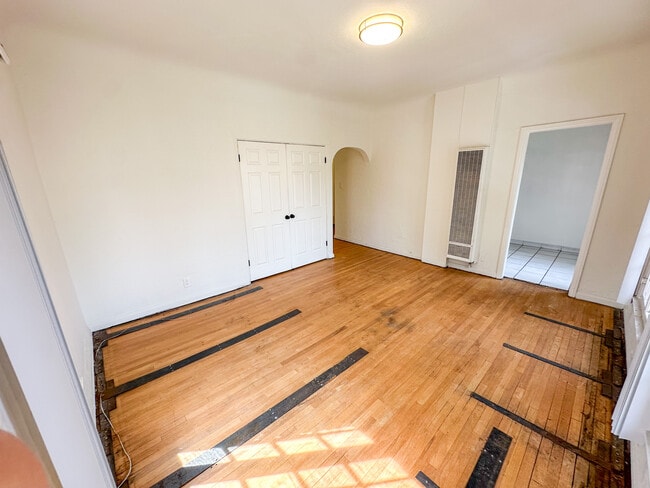 Building Photo - 350 N Orange Grove Ave