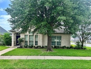 Building Photo - 200 Karten Ln