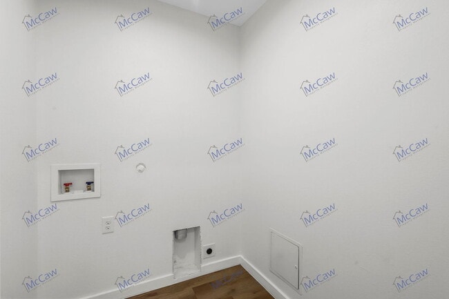 Building Photo - 2025 Grainger St