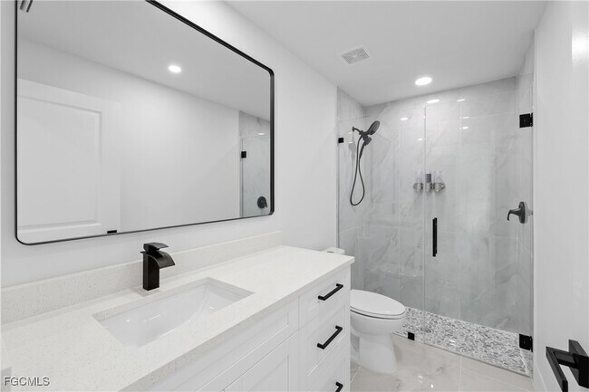 Building Photo - 927 NE 32nd Terrace