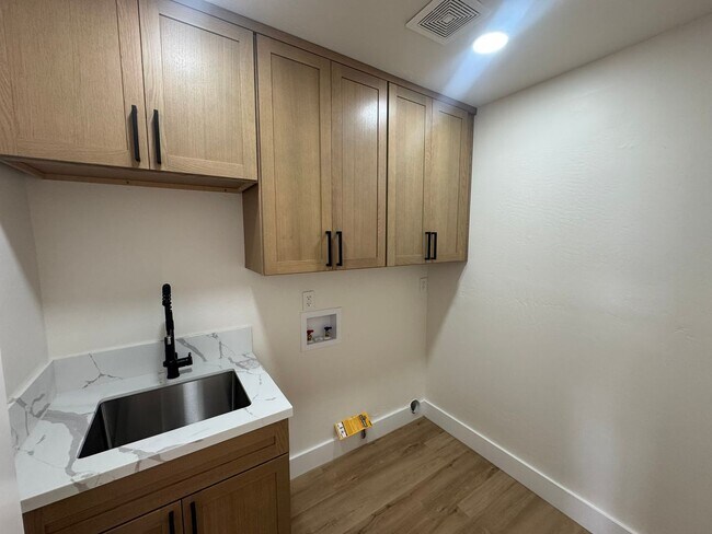 Building Photo - Sangamon Ave