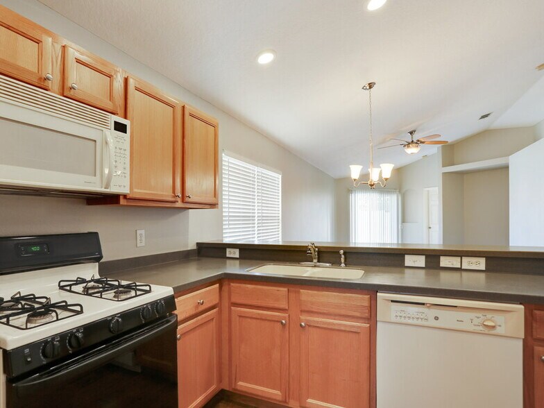 Building Photo - 8525 Hawbuck St