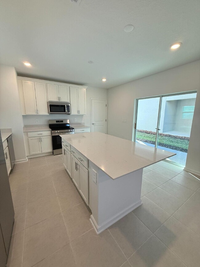 Building Photo - "Embrace Tranquil Living in this Spacious 3-Bedroom, 3-Bath Sanctuary on Zen Way!"