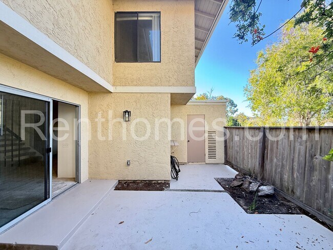 Building Photo - 9628-32 Caminito Del Feliz, Spacious Townhome in Great Community Close to UCSD!